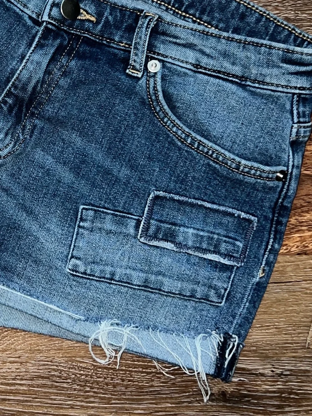 H&M Dark Blue Distressed Frayed Rolled Cuff Denim Shorts, Size 8 - Picture 5 of 7